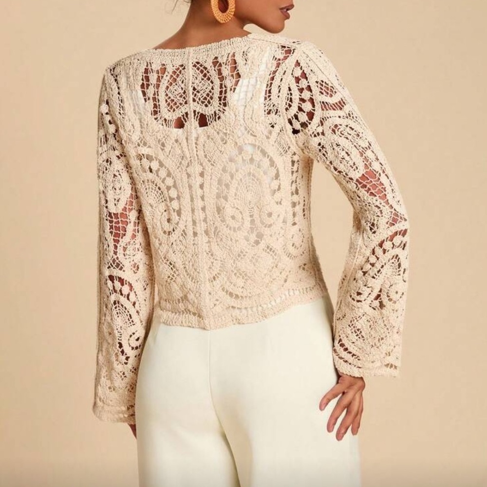 Elegant Cream Lace Top - Picture 2 of 7